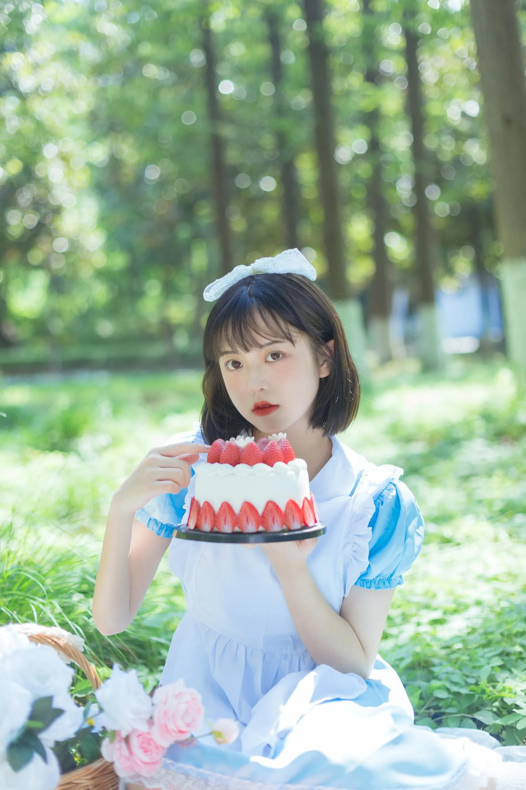 [YITUYU艺图语]2022.08.05 雏菊和草莓 哈吉麻花 [32P]插图5